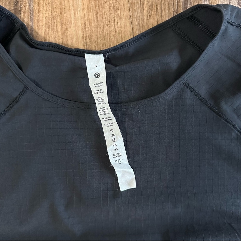 Lululemon Top 🖤 - Picture 3 of 3